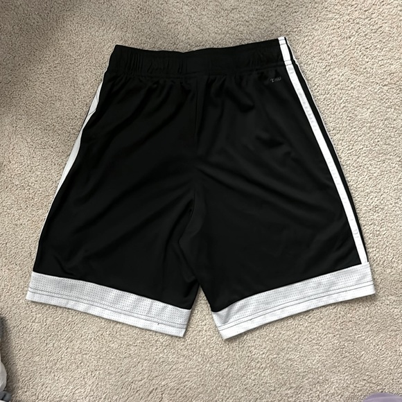 Adidas climate soccer/basketball shorts - Picture 2 of 2